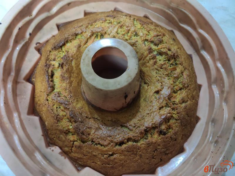 Фото приготовление рецепта: Тыквенный кекс с грецкими орехами шаг №10