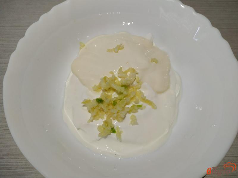 Фото приготовление рецепта: Картофель фри с домашним чесночным соусом шаг №1
