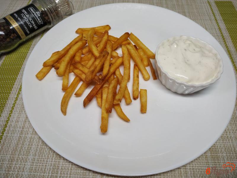 Фото приготовление рецепта: Картофель фри с домашним чесночным соусом шаг №7