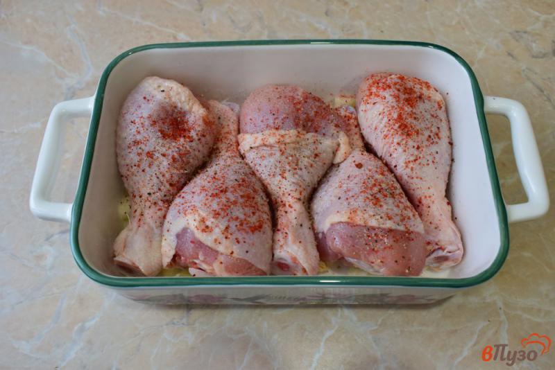 Фото приготовление рецепта: Курица с картошкой и черносливом в сметане шаг №2