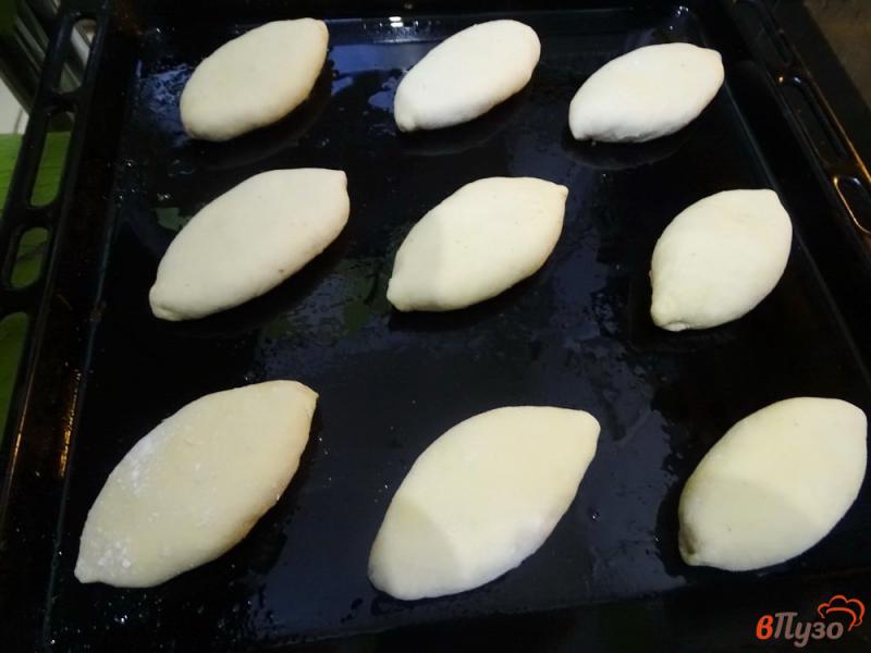 Фото приготовление рецепта: Пирожки духовые с сердцем и пупками шаг №14