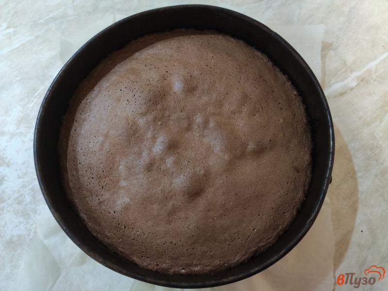 Фото приготовление рецепта: Шоколадный торт со сливочным кремом шаг №6