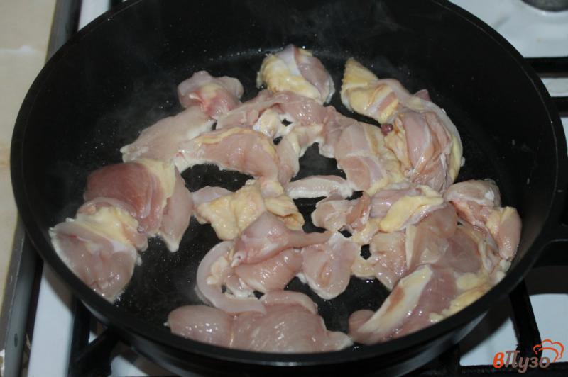 Фото приготовление рецепта: Паштет из куриного мяса со сливочным маслом шаг №2