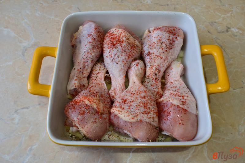 Фото приготовление рецепта: Курица с картошкой и шампиньонами в духовке шаг №2