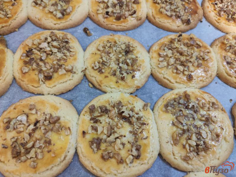 Фото приготовление рецепта: Песочное печенье с грецкими орехами шаг №10
