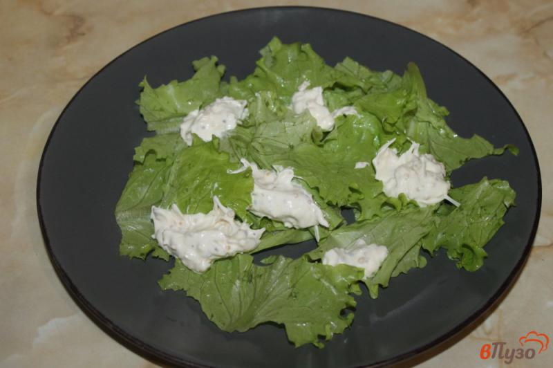 Фото приготовление рецепта: Салат с куриным филе, сыром и помидорами шаг №4
