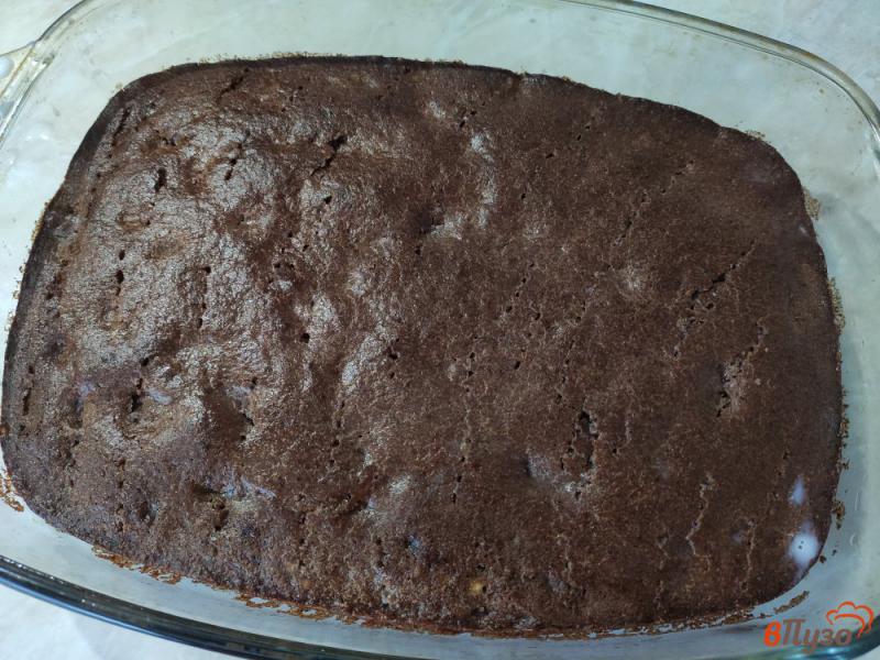 Фото приготовление рецепта: Шоколадный пирог со сметанным кремом шаг №8
