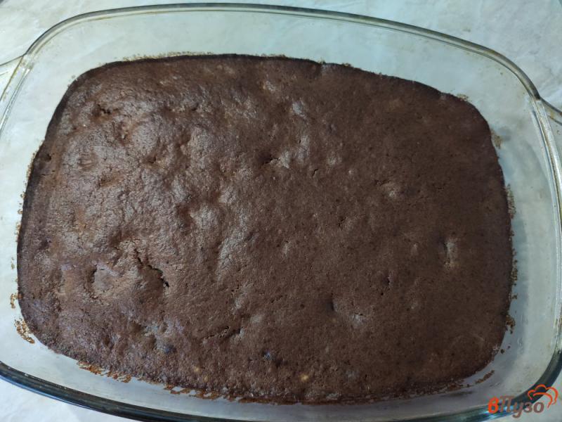 Фото приготовление рецепта: Шоколадный пирог со сметанным кремом шаг №7