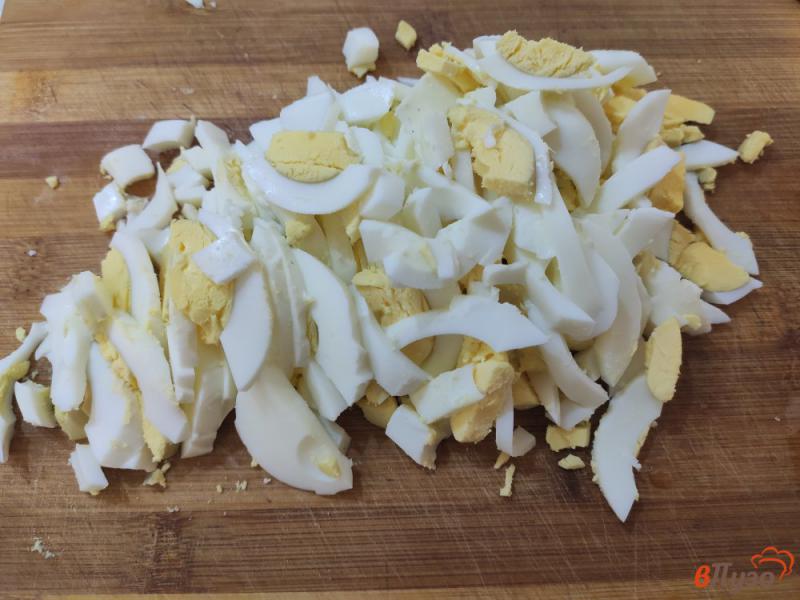 Фото приготовление рецепта: Мясной салат с шампиньонами и кукурузой шаг №5