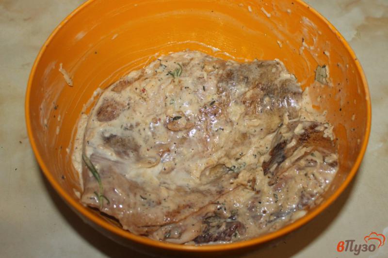 Фото приготовление рецепта: Запеченная свиная рулька в рукаве шаг №5
