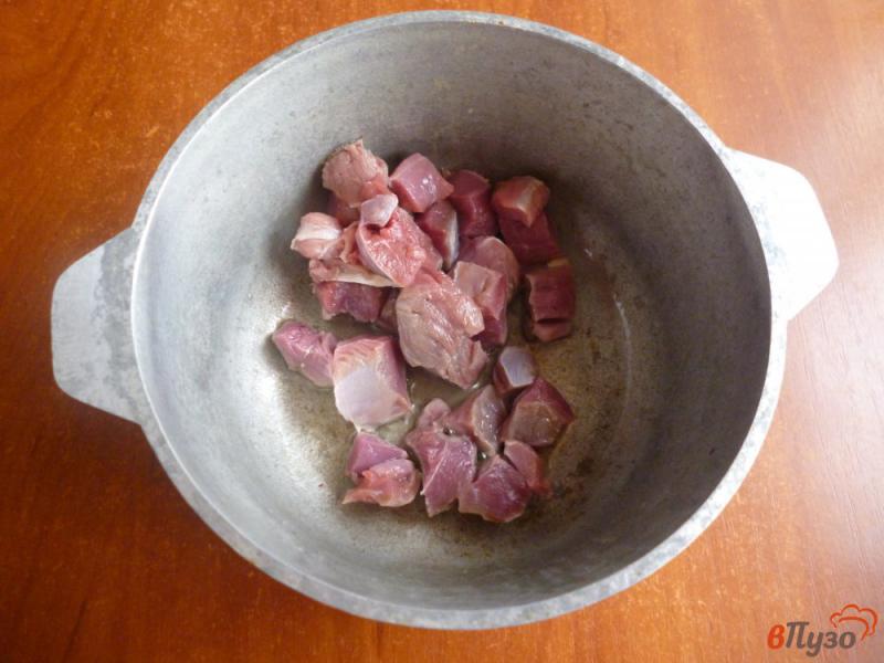 Фото приготовление рецепта: Булгур с мясом в томате шаг №1