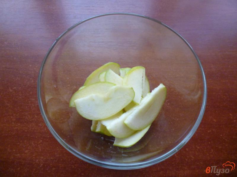 Фото приготовление рецепта: Салат из сырой свеклы с яблоком шаг №1