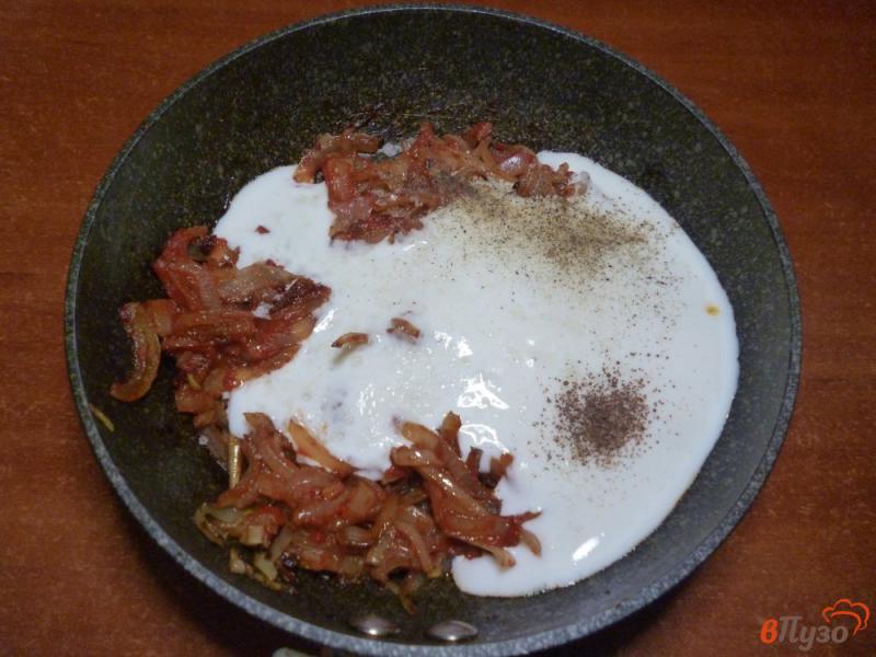 Фото приготовление рецепта: Утиная печень в йогурте с томатом шаг №6