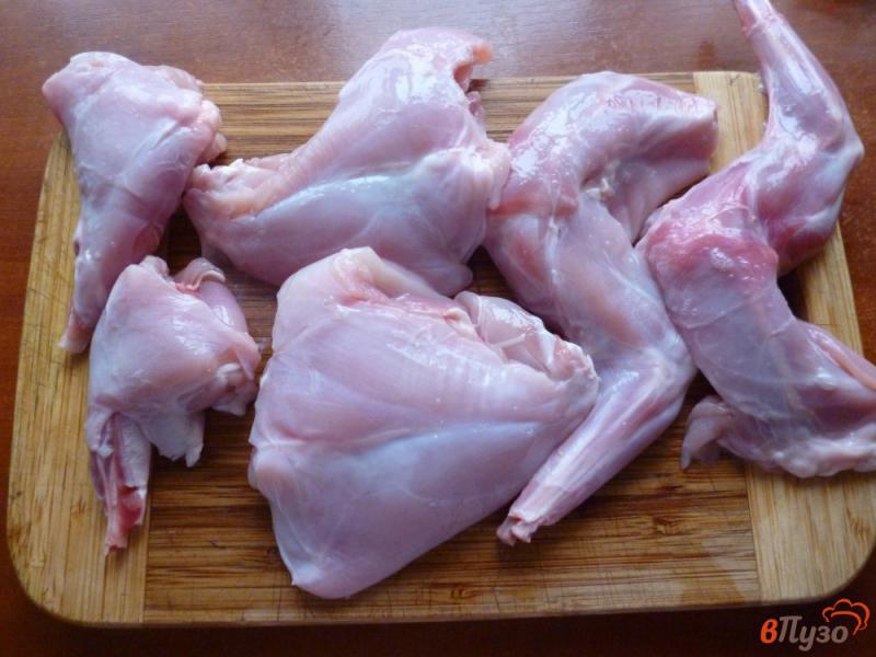 Фото приготовление рецепта: Запеченный кролик с картофелем и грушей шаг №2