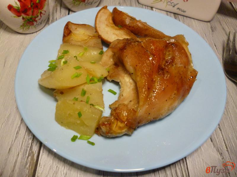 Фото приготовление рецепта: Запеченный кролик с картофелем и грушей шаг №6