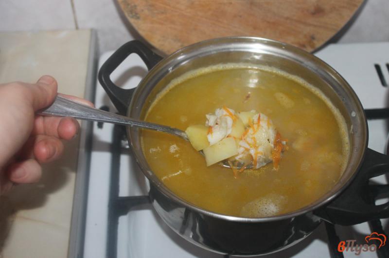 Фото приготовление рецепта: Рыбный суп из кинг клипа шаг №3
