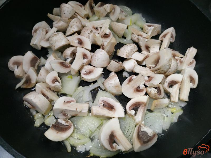 Фото приготовление рецепта: Пекинская капуста с грибами шаг №4