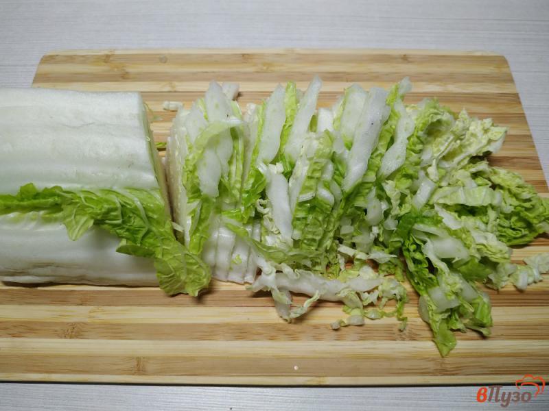 Фото приготовление рецепта: Пекинская капуста с грибами шаг №5