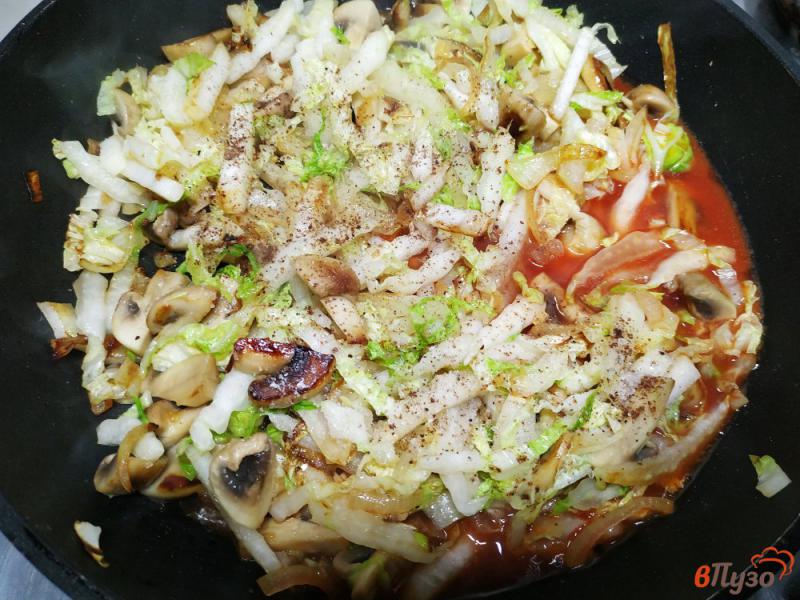 Фото приготовление рецепта: Пекинская капуста с грибами шаг №7