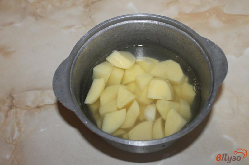 Фото приготовление рецепта: Картофельное пюре со сливочным маслом и чесноком шаг №3