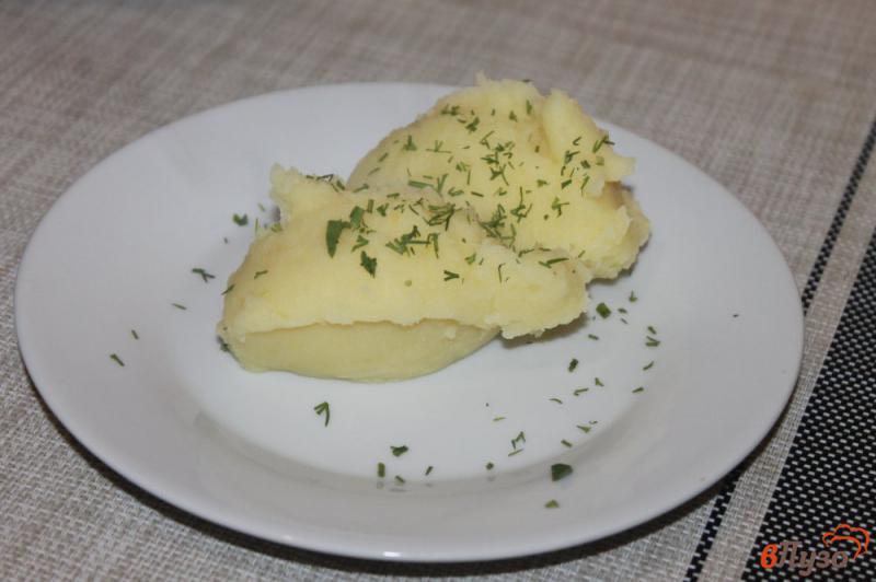 Фото приготовление рецепта: Картофельное пюре со сливочным маслом и чесноком шаг №6