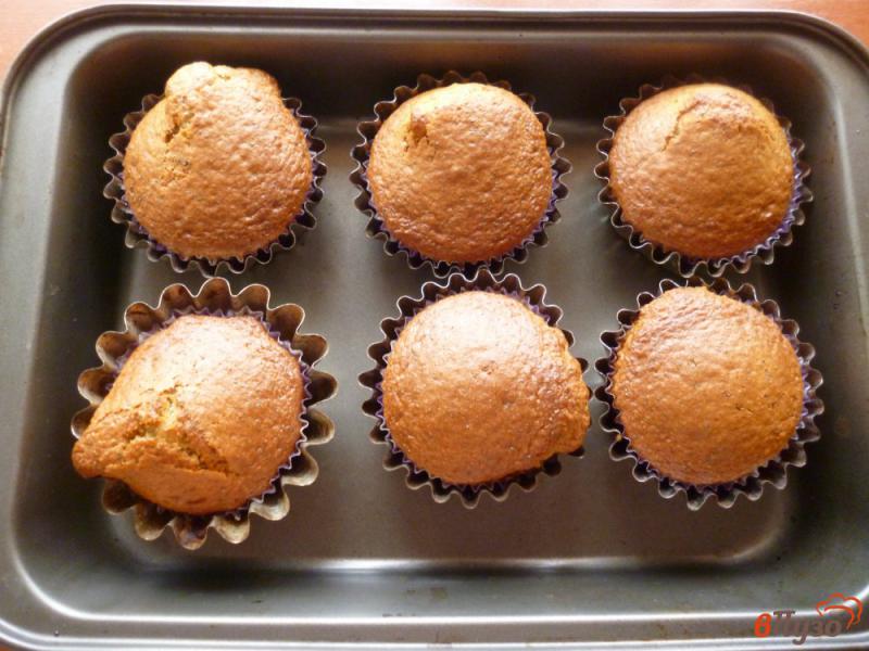 Фото приготовление рецепта: Лимонные кексы с маком шаг №7