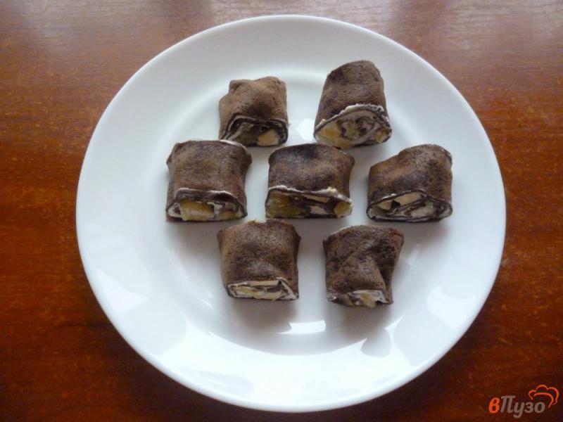 Фото приготовление рецепта: Шоколадные блинчики с творожной массой шаг №8
