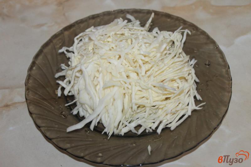 Фото приготовление рецепта: Тушеная капуста с грибами и фасолью шаг №1
