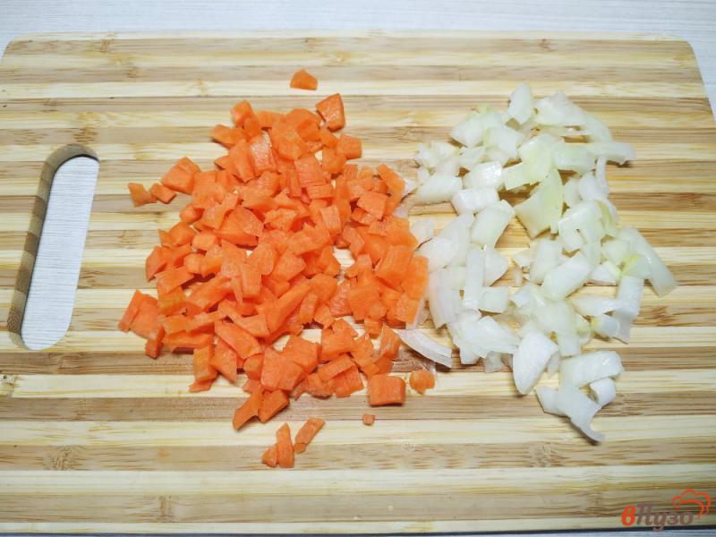 Фото приготовление рецепта: Овощной суп на курином бульоне с грибами шаг №3