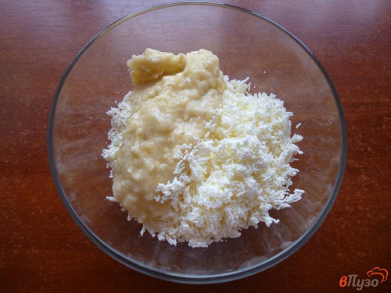 Фото приготовление рецепта: Пирожное картошка из хлебцов шаг №3