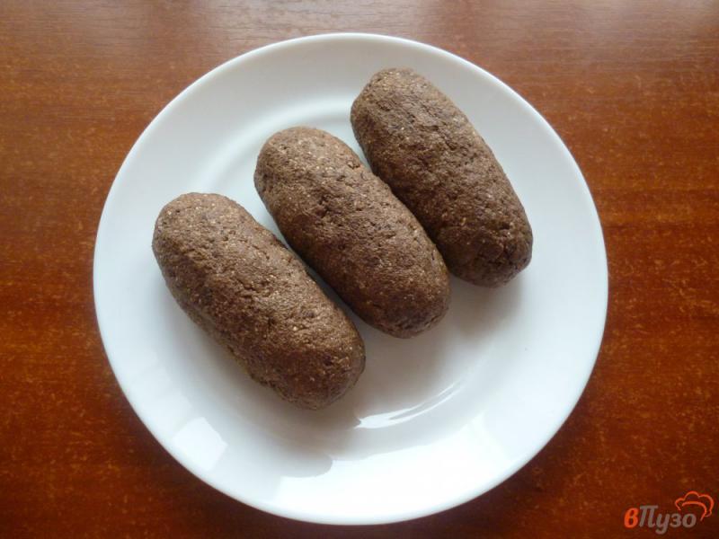 Фото приготовление рецепта: Пирожное картошка из хлебцов шаг №6