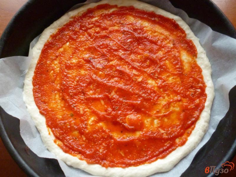 Фото приготовление рецепта: Пицца с сырокопчёной колбасой шаг №9