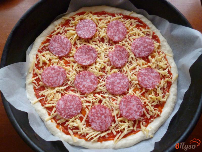 Фото приготовление рецепта: Пицца с сырокопчёной колбасой шаг №11