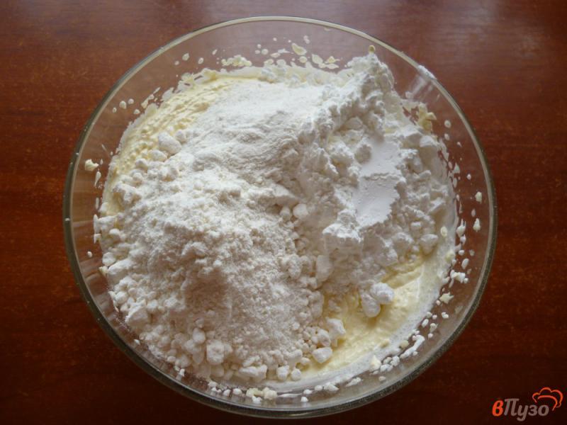 Фото приготовление рецепта: Песочное печенье с кокосовой мукой шаг №4