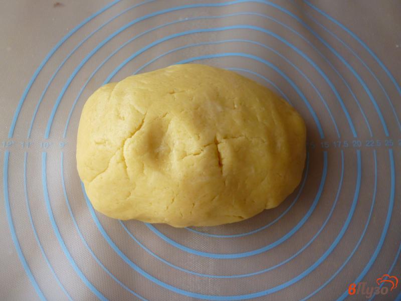 Фото приготовление рецепта: Песочное печенье с кокосовой мукой шаг №6