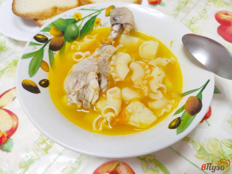 Фото приготовление рецепта: Куриный суп с макаронами шаг №10