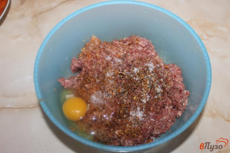 Фото приготовление рецепта: Мясные зразы с куриной печенью в заморозку шаг №2