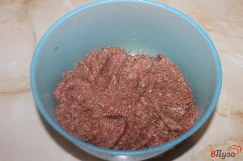 Фото приготовление рецепта: Мясные зразы с куриной печенью в заморозку шаг №3