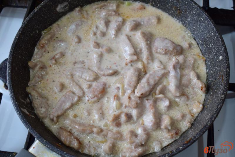 Фото приготовление рецепта: Свинина в сливочном соусе шаг №4