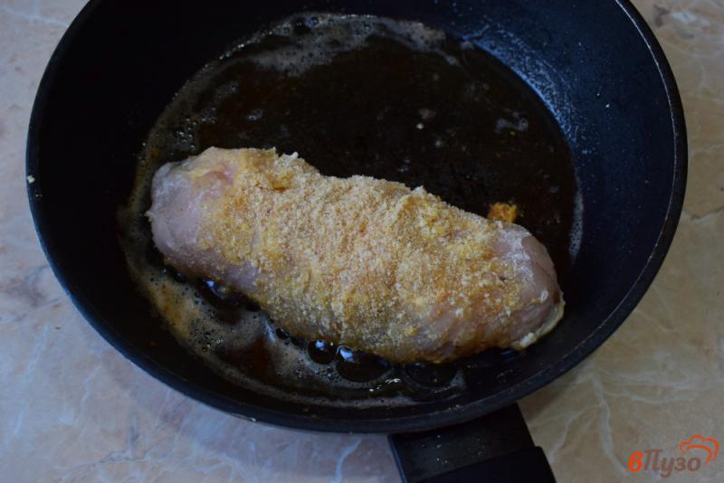 Фото приготовление рецепта: Куриные рулеты с грибами и сыром шаг №4