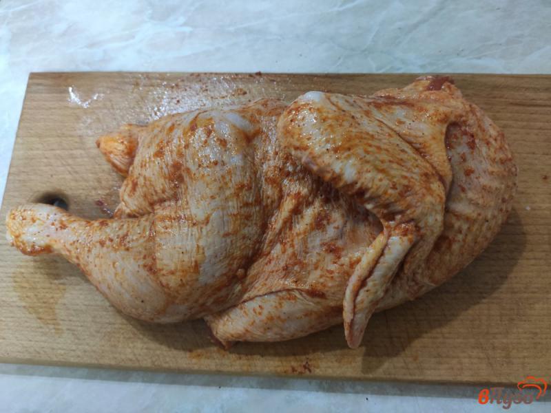 Фото приготовление рецепта: Курица запёченная в пергаменте шаг №2