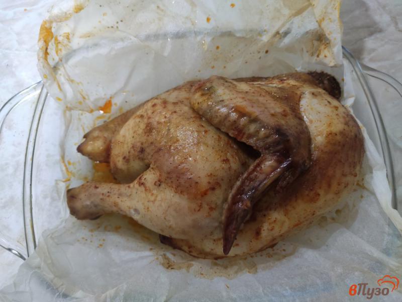 Фото приготовление рецепта: Курица запёченная в пергаменте шаг №7