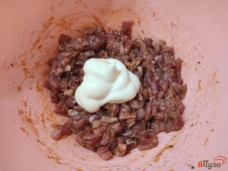 Фото приготовление рецепта: Рубленные котлеты из свинины с майонезом шаг №3