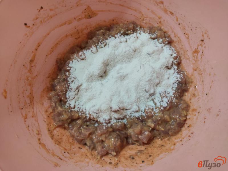 Фото приготовление рецепта: Рубленные котлеты из свинины с майонезом шаг №4