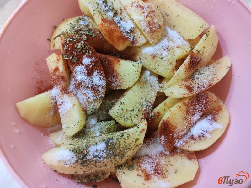 Фото приготовление рецепта: Картофель запёченный с итальянскими травами и паприкой шаг №2