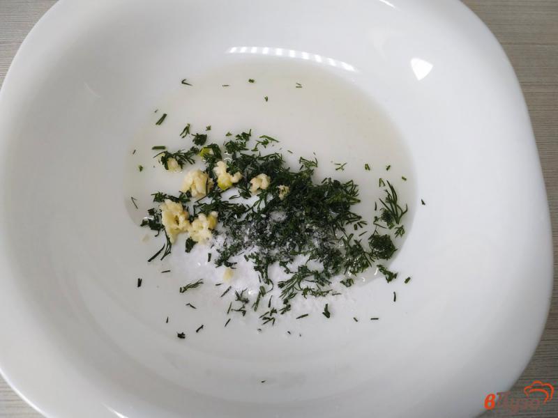 Фото приготовление рецепта: Яйцо пашот в шампиньоне шаг №2