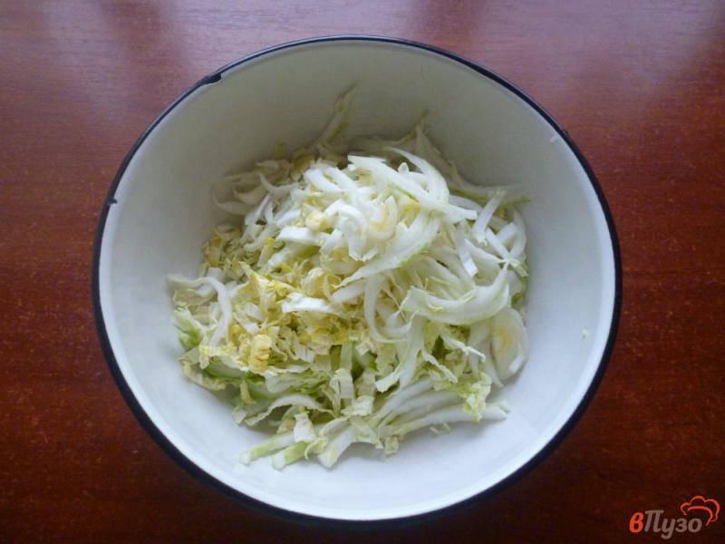 Фото приготовление рецепта: Салат из пекинской капусты с овощами шаг №1
