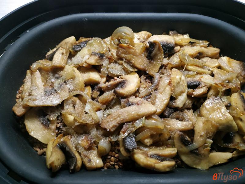 Фото приготовление рецепта: Гречка с грибами в пароварке шаг №5