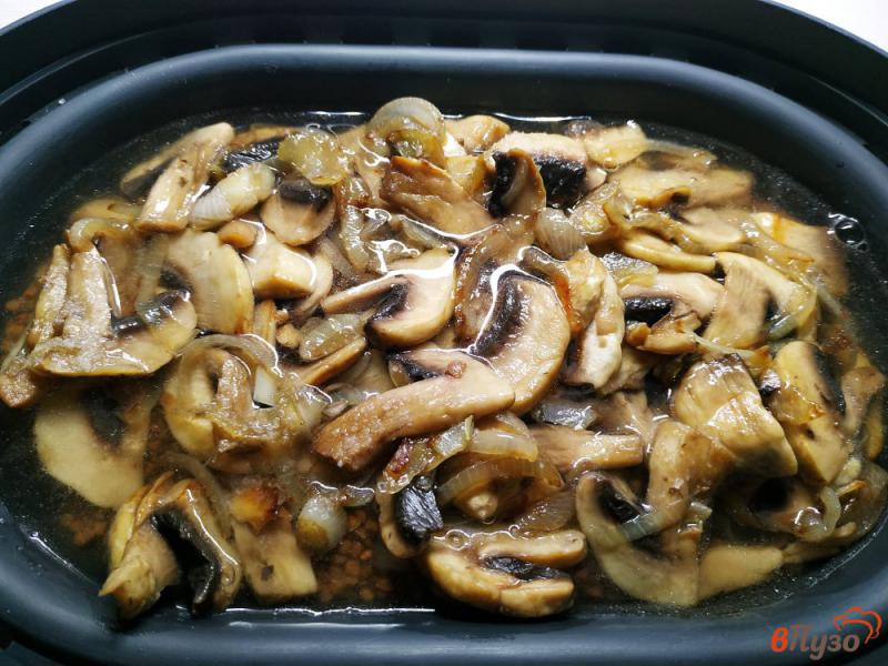 Фото приготовление рецепта: Гречка с грибами в пароварке шаг №6