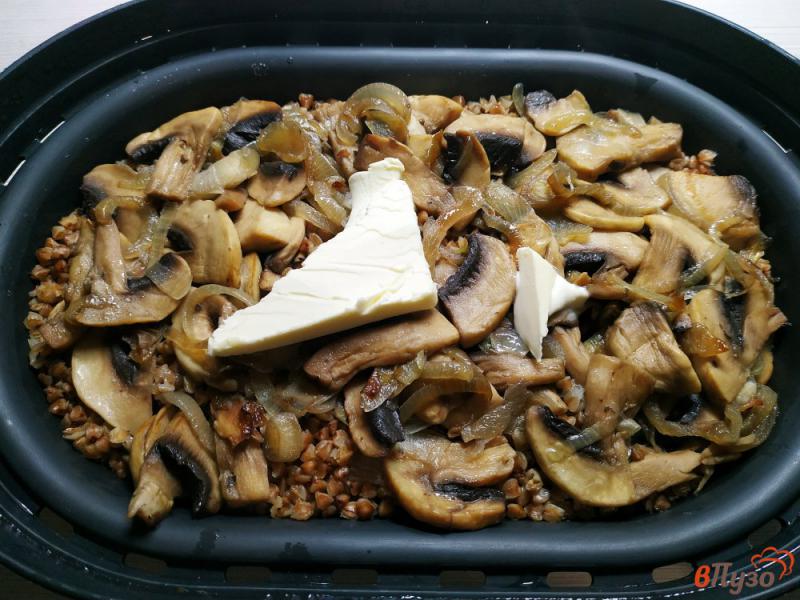 Фото приготовление рецепта: Гречка с грибами в пароварке шаг №8